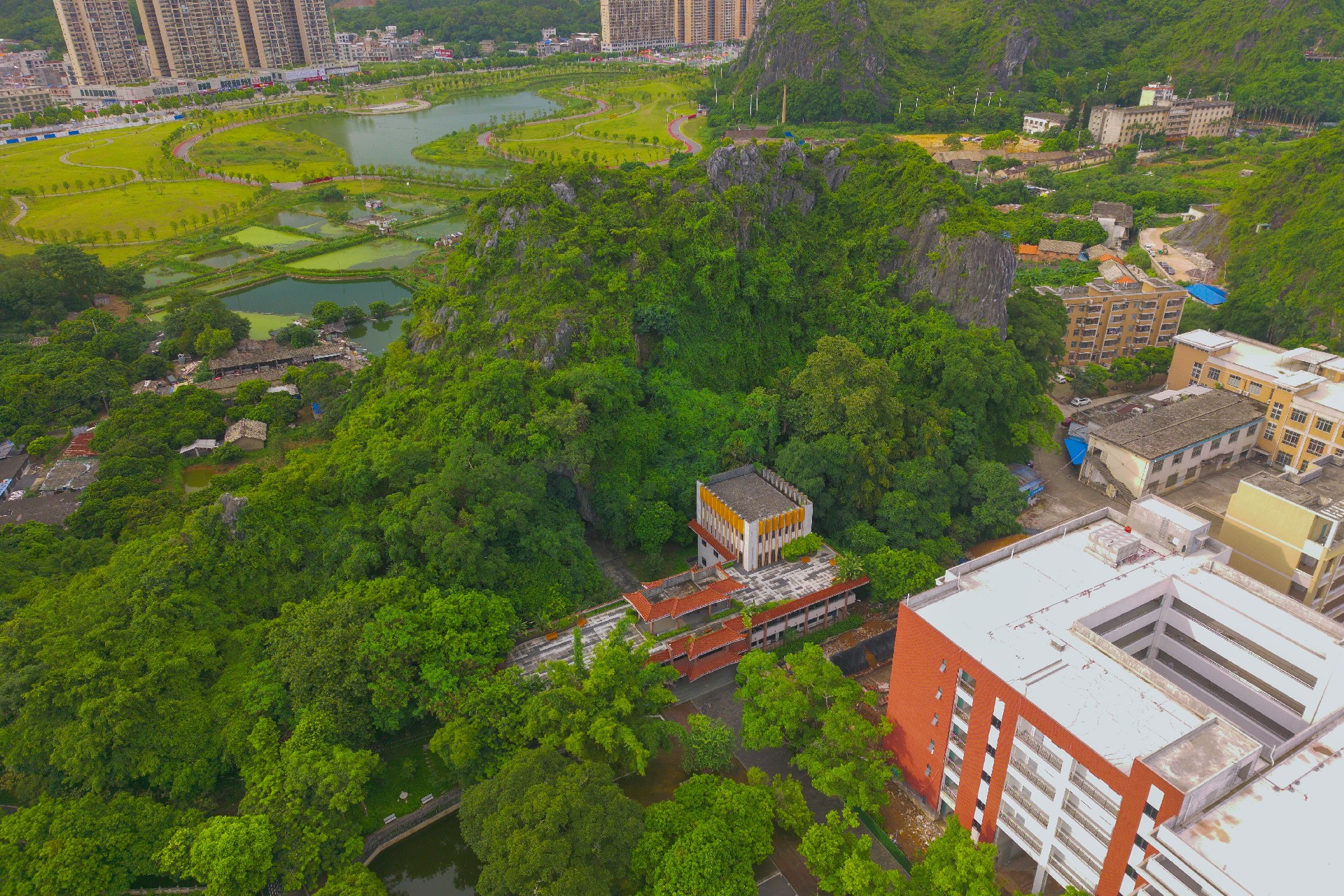 灵山县六峰山—三海岩风景名胜区山水文化休闲区（一期工程）.jpg